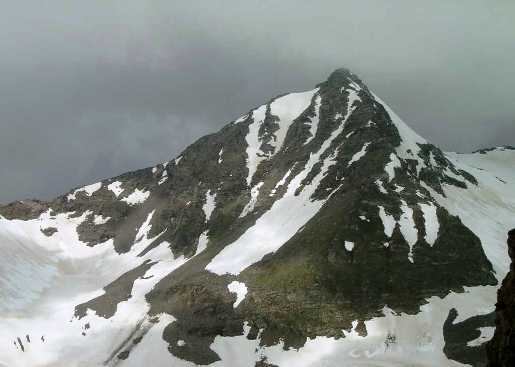 Гора Надежда (3353 м.), как и София находится с юга от Архыза